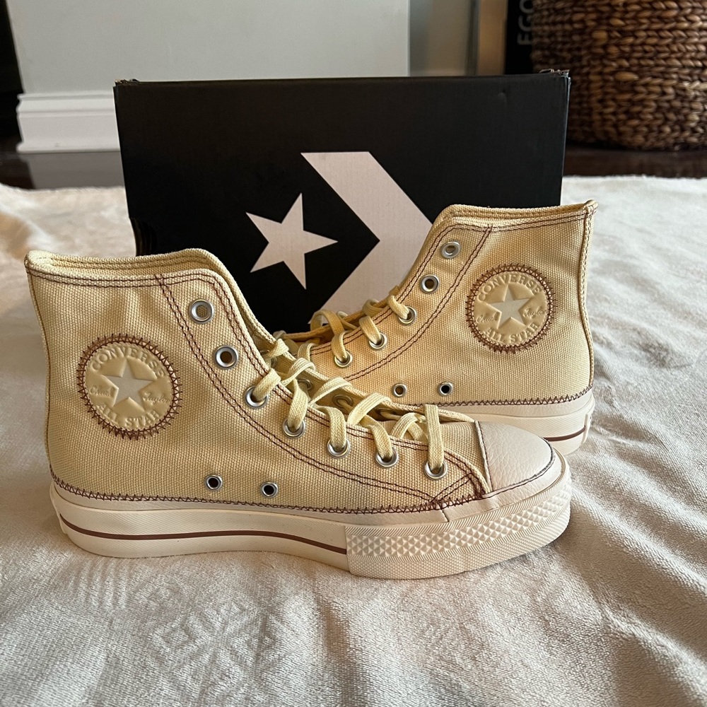 Chuck Taylor All Star Lift Platform Contrast Stitching Hightop Women’s Shoe